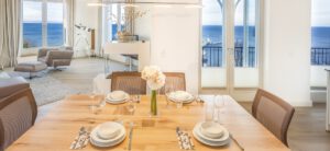 Essbereich im Penthouse "270 Grad" mit Blick auf das Meer